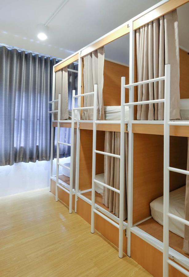 Simple To Sleep Hostel Bangkok Exterior foto