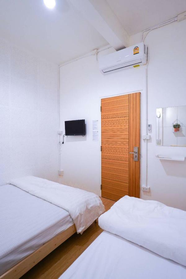 Simple To Sleep Hostel Bangkok Exterior foto
